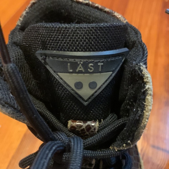 Brown snakeskin hiking boots - Picture 6 of 6